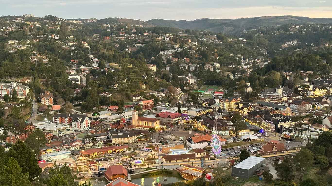 Vista do Morro do Elefante para Campos do Jordão.