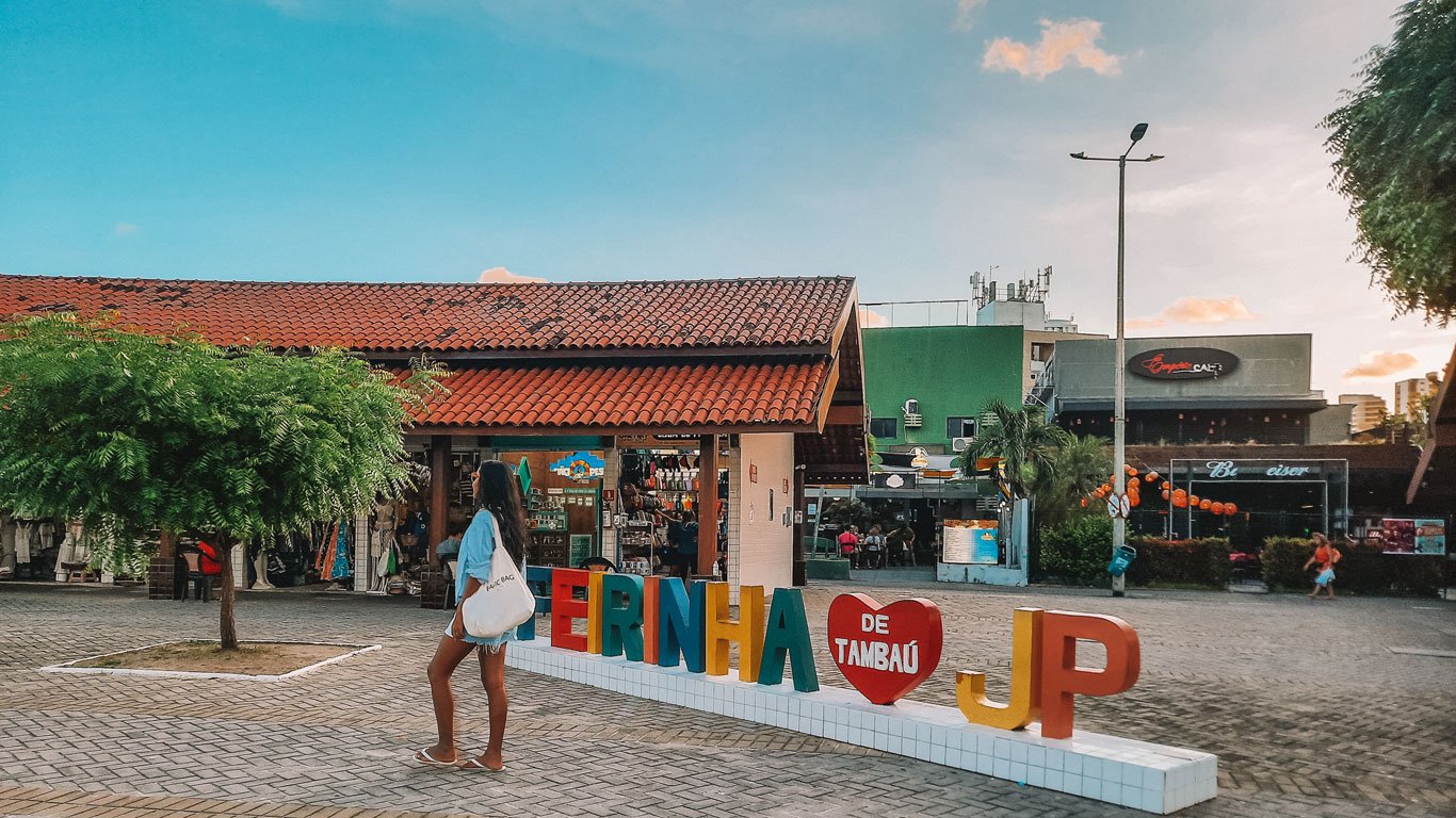 o-que-fazer-em-joao-pessoa Tambaú em dia de seu limpo, um bairro com muitas opções de o que fazer em João Pessoa.